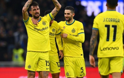 包含意大利杯加时末段走向成谜，上海海港更衣室发声，底气十足，轮换策略成焦点的词条-开云